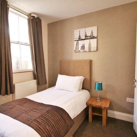 Central Studios Gloucester Place By Roomsbooked Cheltenham Eksteriør bilde