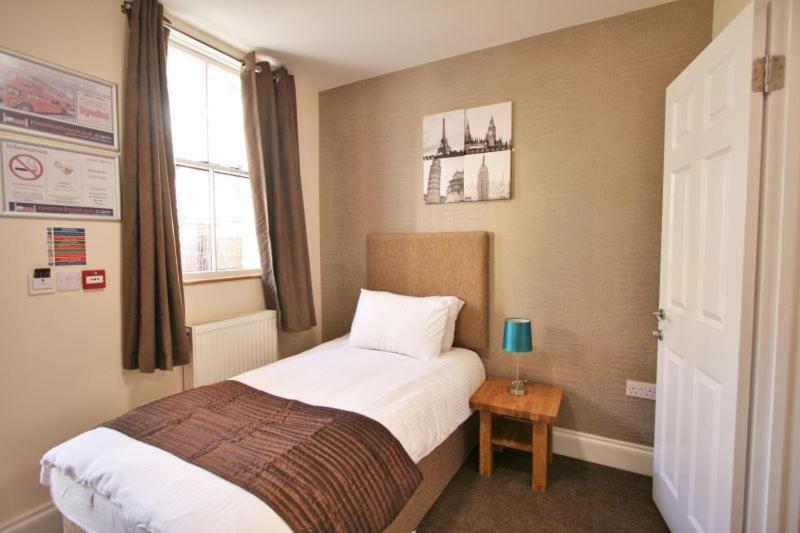 Central Studios Gloucester Place By Roomsbooked Cheltenham Eksteriør bilde